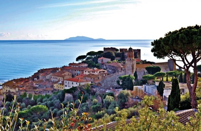 Panoramic view of Castiglione della Pescaia with the sea in the background.