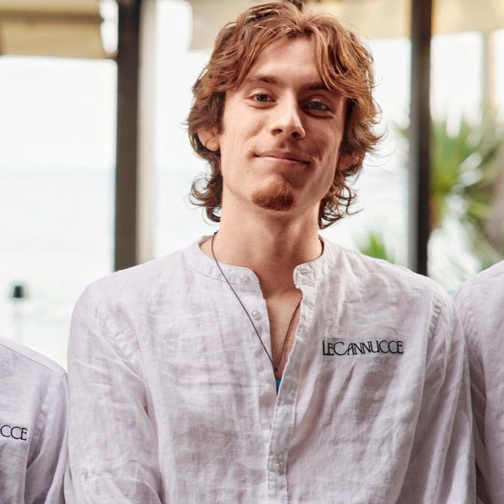 Waiter in white shirt at Bagno Le Cannucce Restaurant.