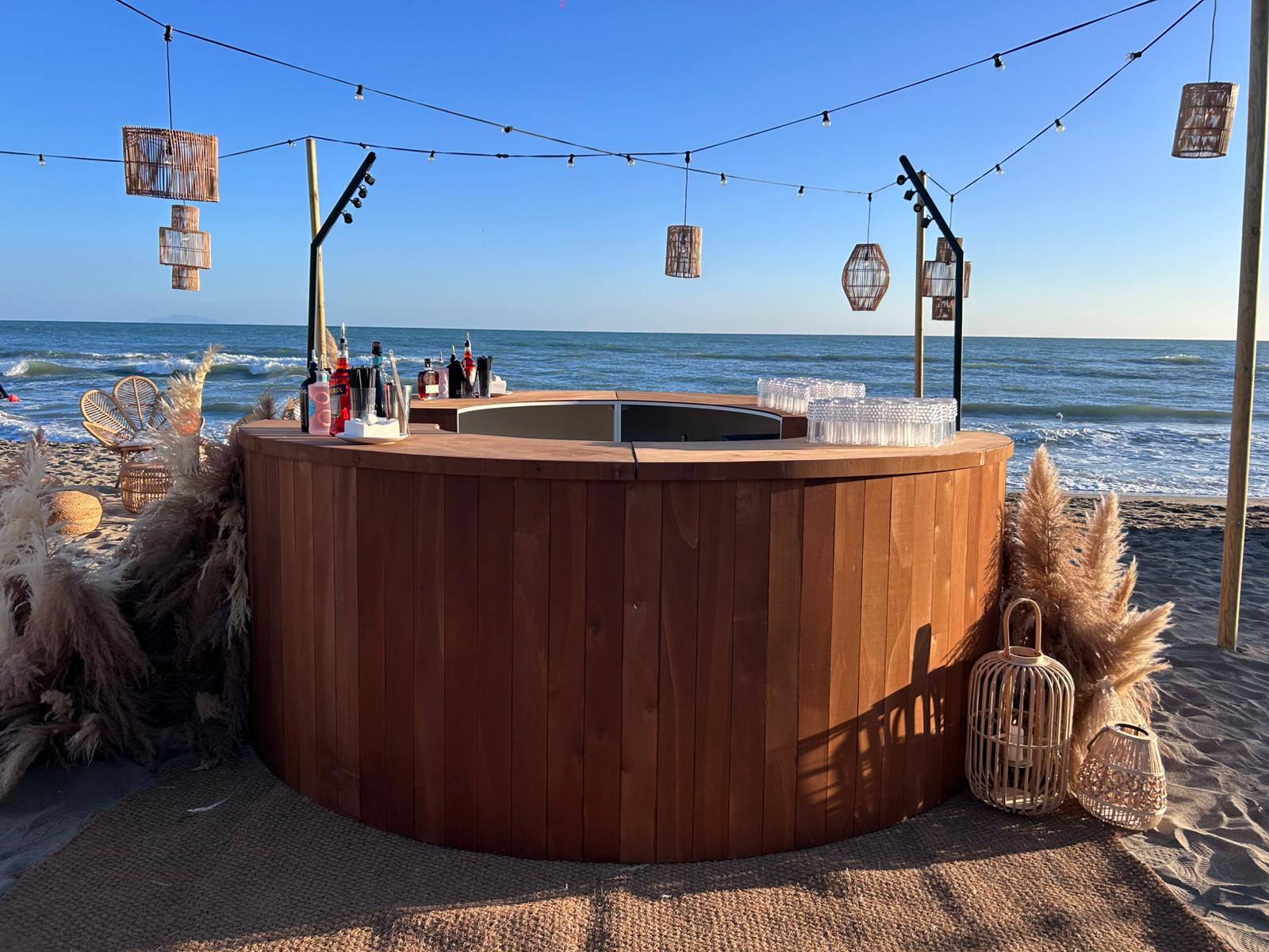 Bar sulla spiaggia delle Cannucce per eventi esclusivi. Location di prestigio con servizio bar per occasioni speciali.